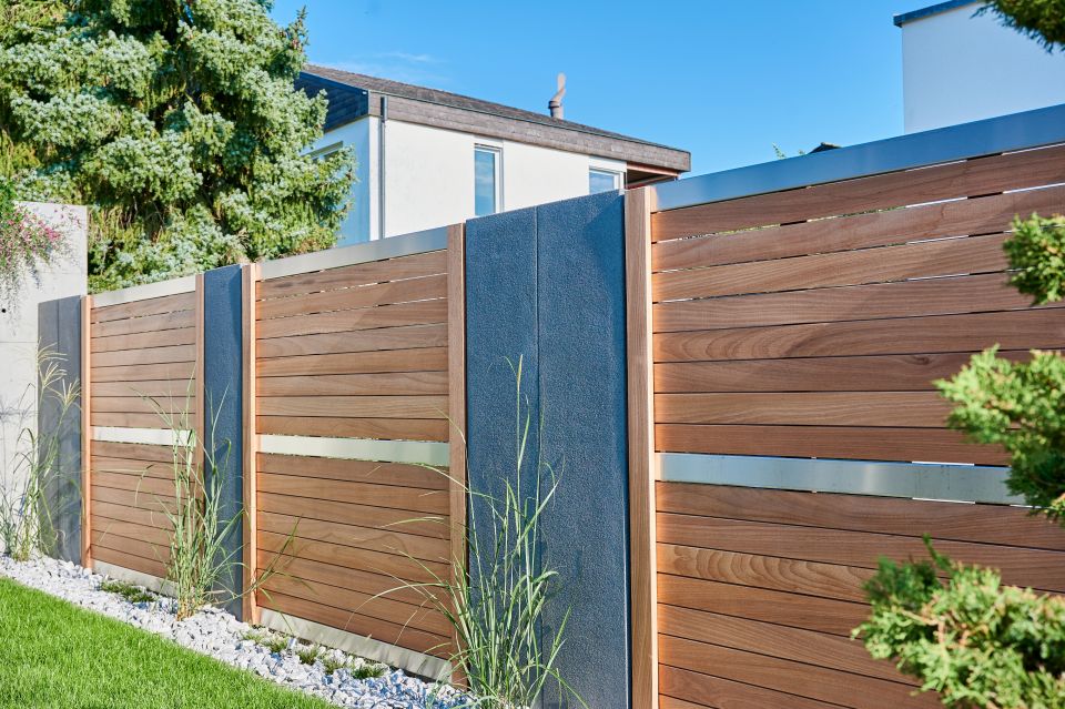 Sichtschutzwand aus Holz, Gartenbau Schoop